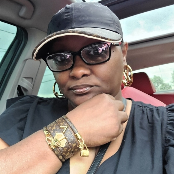 Meet your Posher, Angela - Picture 1 of 5